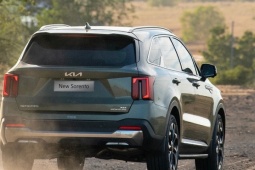 Chiến lược ngược đời: Ô tô mới ồ ạt ra mắt bất chấp tháng cô hồn