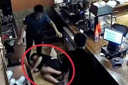 Con trai chủ quán cà phê ở Hà Nội kể lại lúc bị khách đánh ngã vì nhắc không hút thuốc