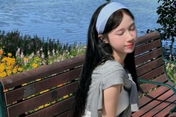 Du lịch - Giới trẻ chụp Hồ Gươm 'vibe châu Âu' sáng chớm thu