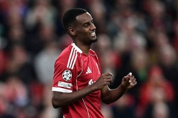 Liverpool thắng nghẹt thở Atletico: Isak được khen ngợi, HLV Simeone lý giải vụ thẻ đỏ