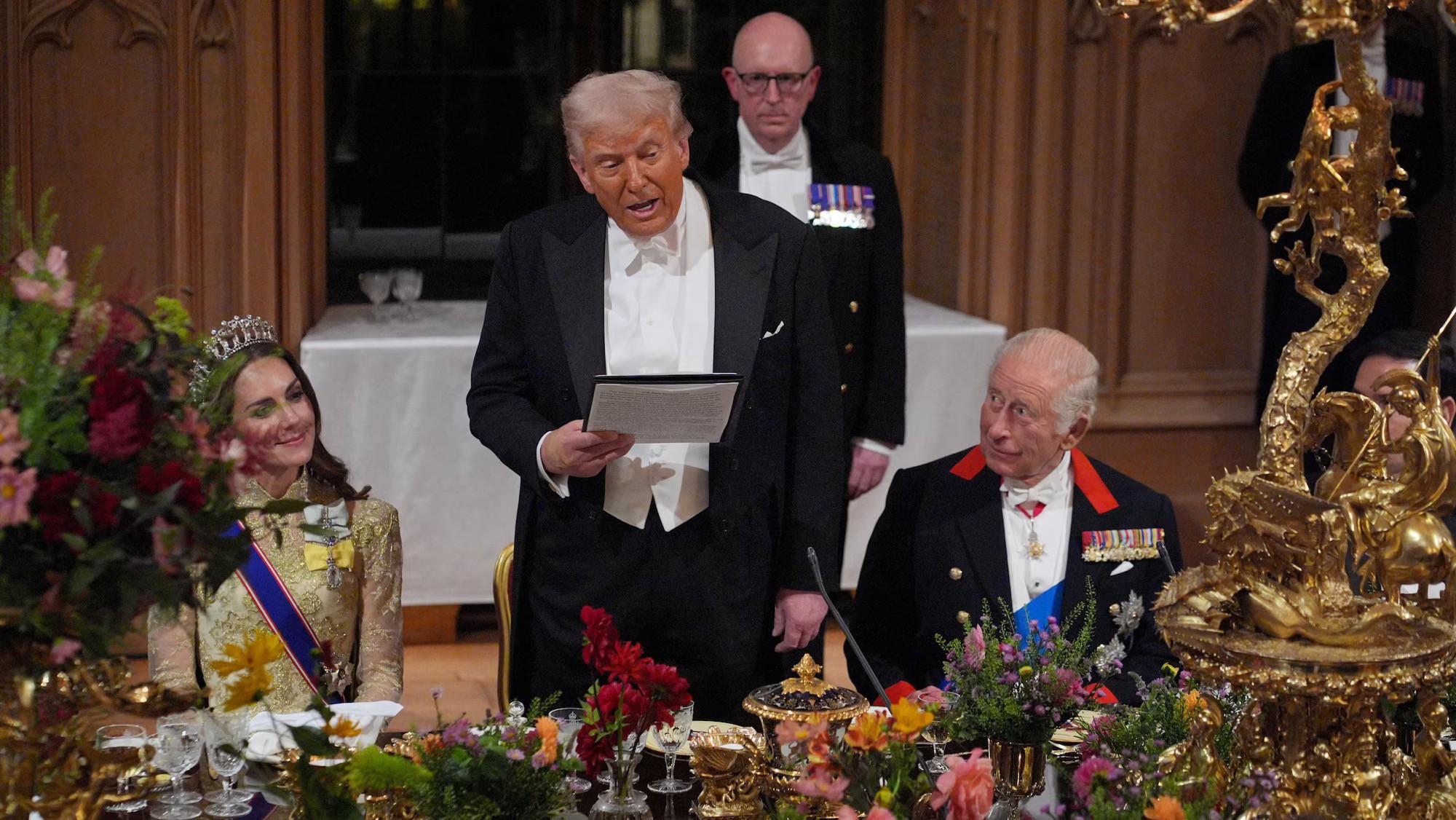 Trong bài phát biểu tại tiệc tối, ông Trump nói đùa rằng ông không hy vọng có một tổng thống Mỹ nào khác được Hoàng gia Anh tiếp đón long trọng hai lần trong chuyến thăm cấp nhà nước lần thứ hai. Ảnh: Reuters. Trong bài phát biểu tại tiệc tối, ông Trump nói đùa rằng ông không hy vọng có một tổng thống Mỹ nào khác được Hoàng gia Anh tiếp đón long trọng hai lần trong chuyến thăm cấp nhà nước lần thứ hai. Ảnh: Reuters.