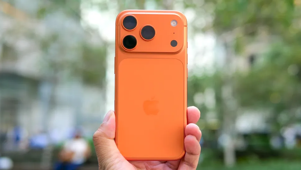 iPhone 17 Pro Max màu cam.