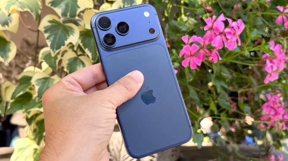iPhone 17 Pro Max là chiếc điện thoại đáng mua.