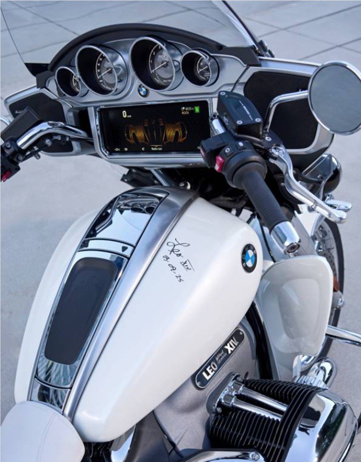 Chiếc BMW R 18 Transcontinental được Giáo hoàng ban phước và câu chuyện xúc động phía sau! - 2