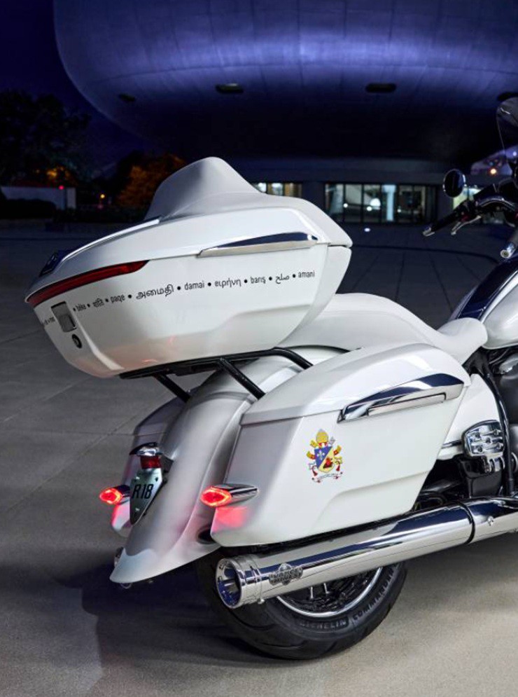 Chiếc BMW R 18 Transcontinental được Giáo hoàng ban phước và câu chuyện xúc động phía sau! - 4