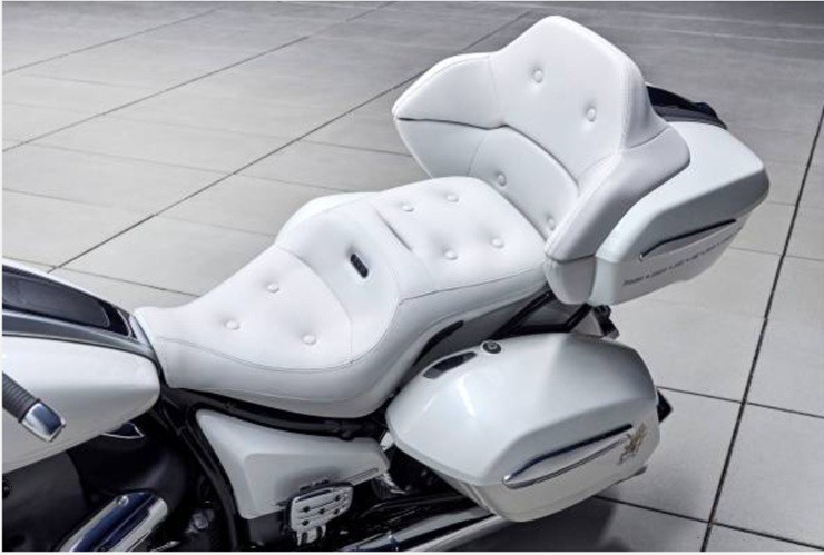 Chiếc BMW R 18 Transcontinental được Giáo hoàng ban phước và câu chuyện xúc động phía sau! - 7