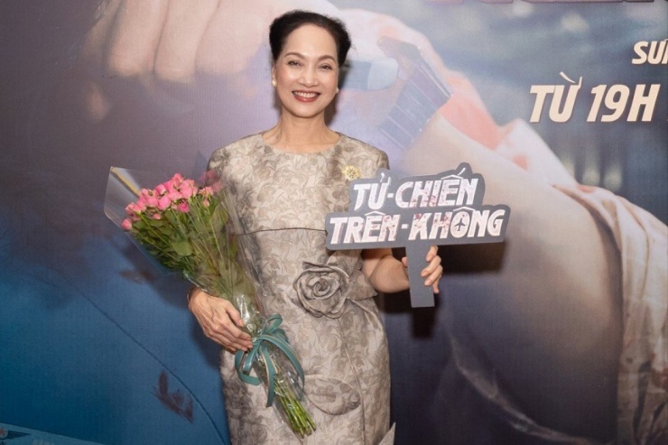 NSND Lê Khanh dành lời khen cho Tử chiến trên không .