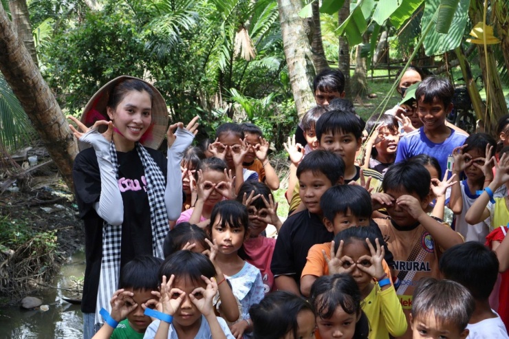 Cuộc sống Tiểu Vy sau 7 năm đăng quang Hoa hậu Việt Nam - 13