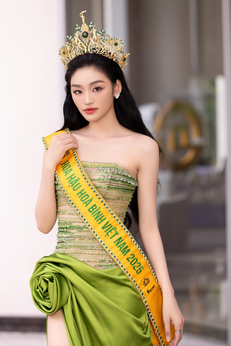Hoa hậu Yến Nhi 'chỉ ngủ 2-3 tiếng mỗi ngày' sau đăng quang - 1