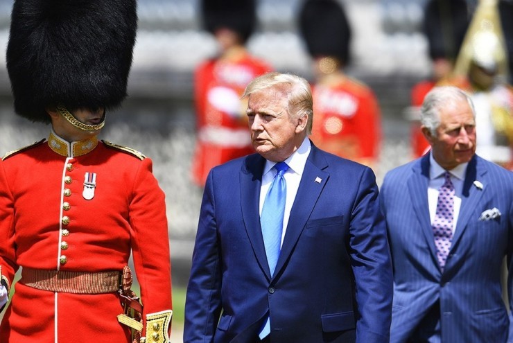 Ông Trump như một nhà vua trong lâu đài Anh