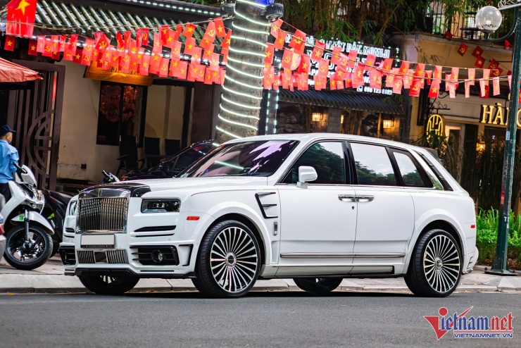 Rolls-Royce độc nhất Việt Nam của đại gia Hà Nội thay logo tốn hơn nửa tỷ đồng - 1