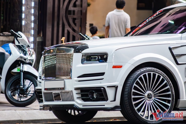 Rolls-Royce độc nhất Việt Nam của đại gia Hà Nội thay logo tốn hơn nửa tỷ đồng - 3