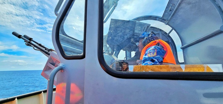 Cán bộ, chiến sĩ Vùng Cảnh sát biển 3 nêu cao quyết tâm, bình tĩnh, tự tin, thực hiện tốt từng bài bắn, bắn trúng mục tiêu. Ảnh: Bộ Tư lệnh Vùng Cảnh sát biển 3