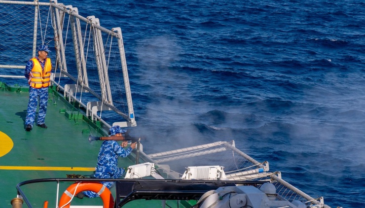 Thực hành bài bắn B41. Ảnh: Bộ Tư lệnh Vùng Cảnh sát biển 3