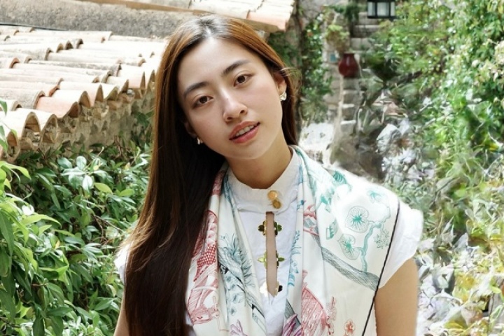 Lương Thùy Linh diện 'giày lười của giới tỷ phú' vi vu khắp nơi