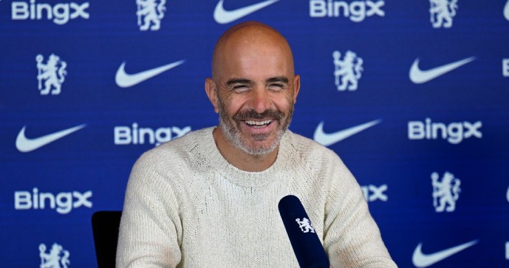 HLV Enzo Maresca trong buổi họp báo trước trận MU - Chelsea
