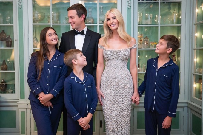 Vợ chồng Ivanka và ba con.