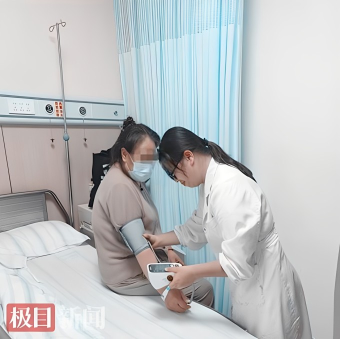 Bà Trần nhập viện với chẩn đoán tiểu đường type 2 kèm nhiễm trùng đường tiết niệu và hạ kali máu. Ảnh: Jimu News