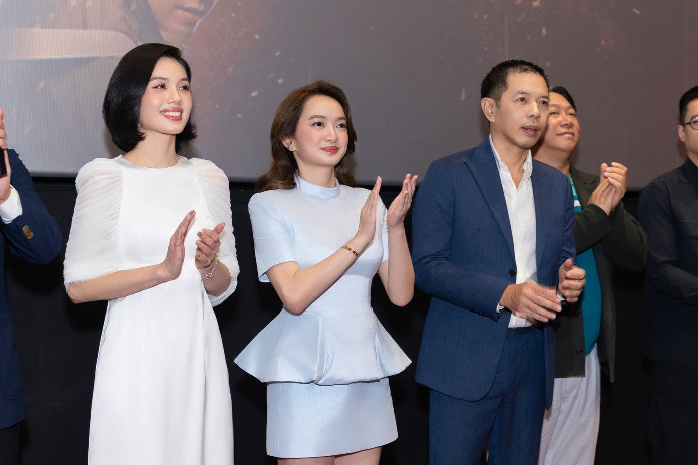 Dàn diễn viên Tử chiến trên không ra mắt khán giả Hà Nội.