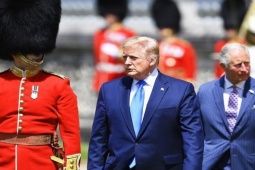 Thế giới - Ông Trump như một nhà vua trong lâu đài Anh
