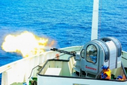 Vùng Cảnh sát biển 3 diễn tập chiến thuật, hỏa lực rền vang trên biển