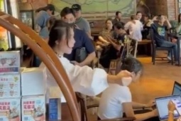 Tin tức trong ngày - Luật sư nói về hành vi 'ra hiệu', hô 'thôi' của tổng tài ở quán cà phê tại Hà Nội: Cần xử lý nghiêm