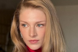 Vẻ đẹp 'siêu thực' của Hunter Schafer