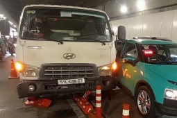 4 ôtô tông liên hoàn trong hầm Thủ Thiêm