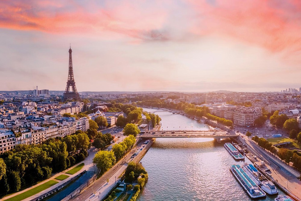Dòng sông Seine – biểu tượng của Paris – minh chứng cho sức hút bất động sản ven sông, không chỉ mang lại cảnh quan trữ tình mà còn tạo giá trị sống và giá trị đầu tư bền vững.