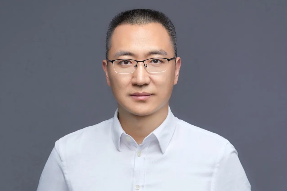 Howard Huang, chủ tịch kiêm giám đốc điều hành 45 tuổi của Orbbec, là cổ đông lớn nhất của công ty với 27% cổ phần trực tiếp.