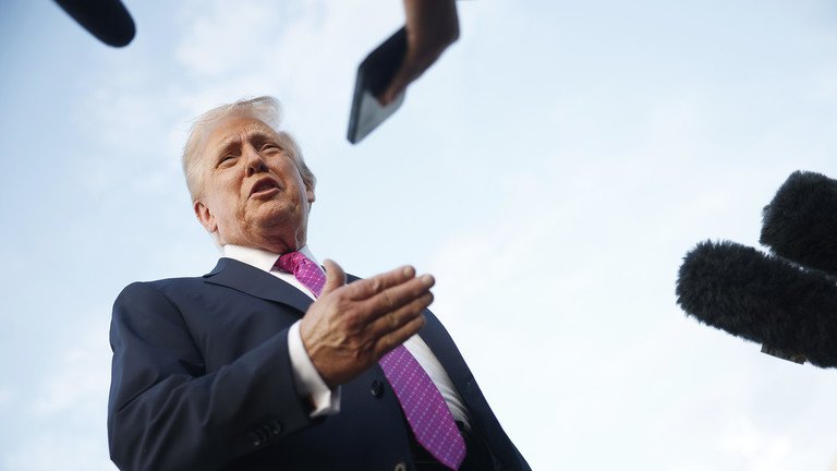 Tổng thống Mỹ Donald Trump trả lời báo giới. Ảnh: Getty Images.