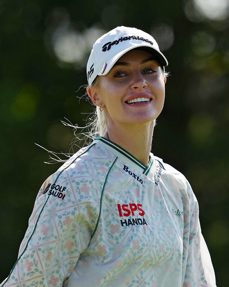 The beauty of the female golfer attending the state banquet with President Trump causes a storm on social networks - 7