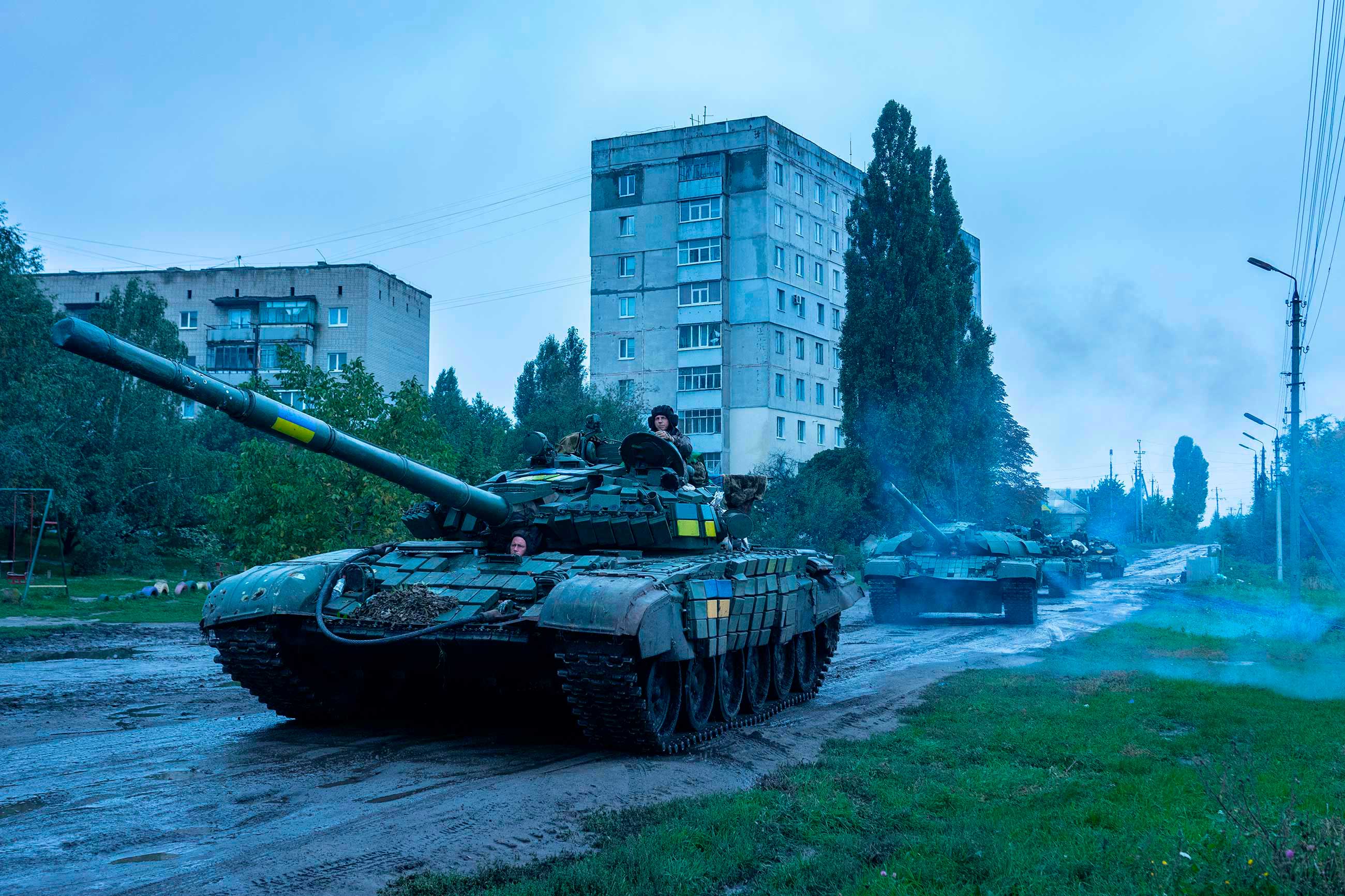 Xe tăng của Ukraine ở Kupyansk (ảnh: Ivan Chernichkin / Zaborona)