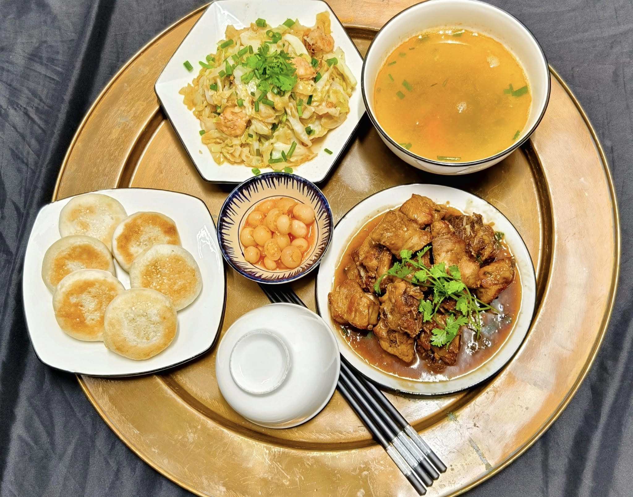Sườn chua ngọt - Rau xào - Bánh hạt dẻ - Cà pháo