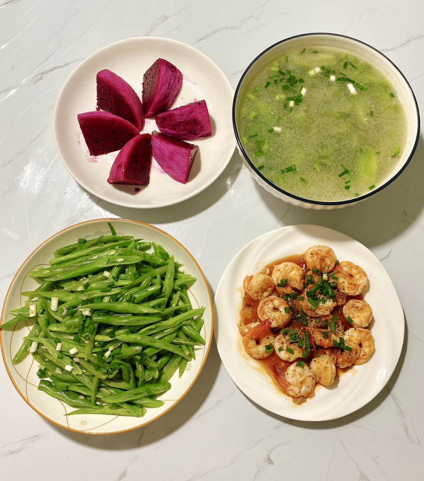 Tôm rim - Đậu cô ve xào - Canh mướp - Thanh long