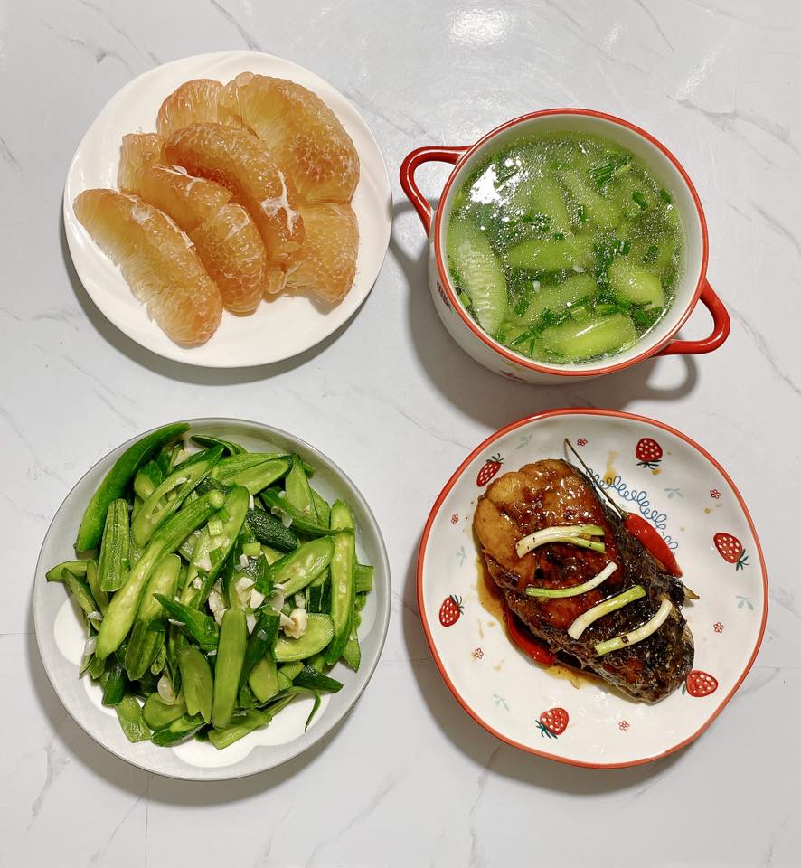 Cá thu rim mặn ngọt - Lặc lè xào tỏi - Canh mướp -&nbsp;Bưởi