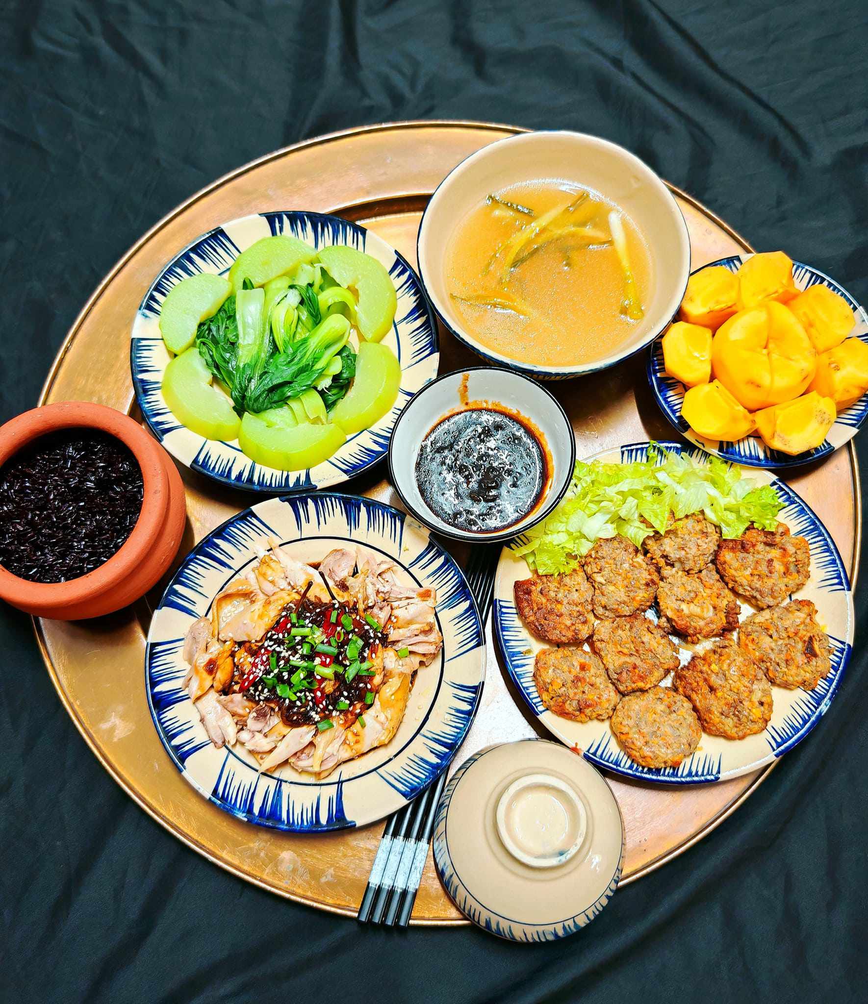 Chả thịt rau củ - Gà xốt tương - Cơm gạo lứt - Rau củ luộc -&nbsp;Hồng