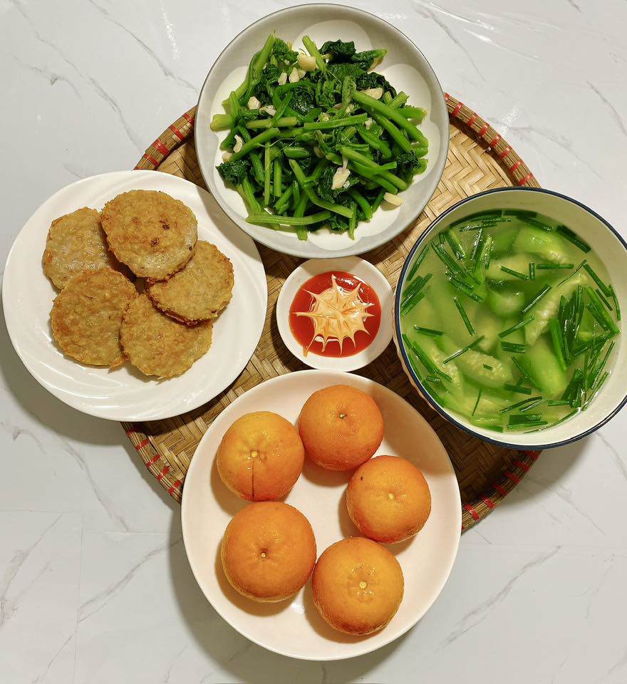 Chả cốm - Ngọn su su xào tỏi - Canh mướp - Cam