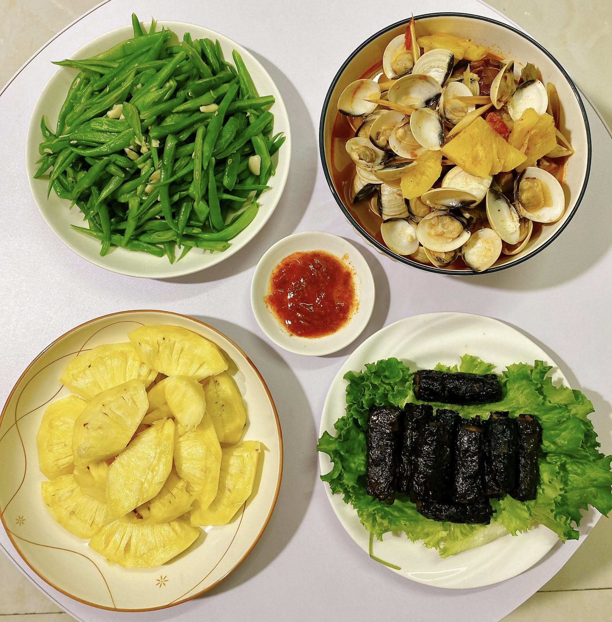 Chả lá lốt - Ngao hấp thái - Đậu cô ve xào -&nbsp;Dứa
