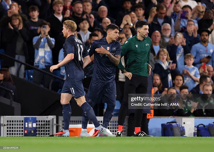 Tình huống hot đại chiến Man City - Napoli: Thẻ đỏ oan nghiệt, cay đắng De Bruyne - 5