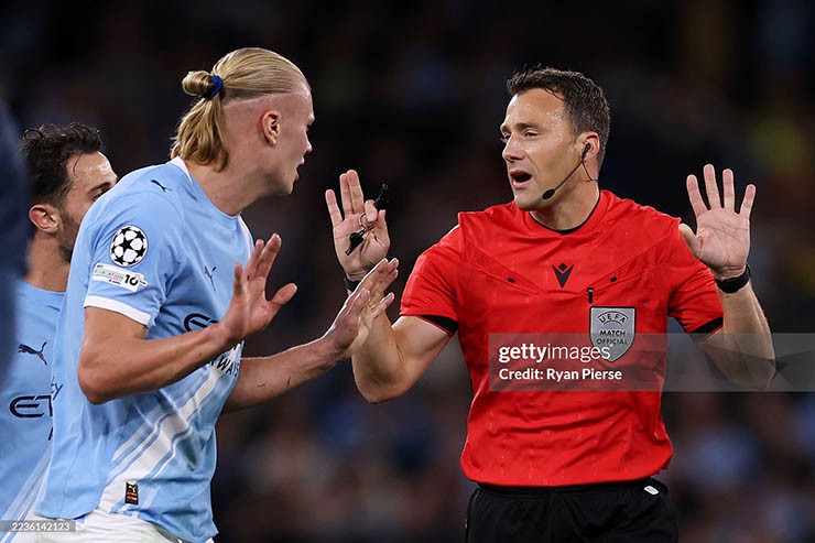 Tình huống giúp Man City được chơi hơn người