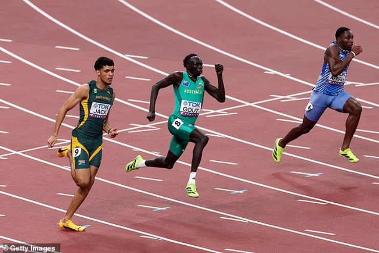 Gout (giữa) cần thêm thời gian để tiếp nối những gì mà "thần tượng" Bolt đã đạt được