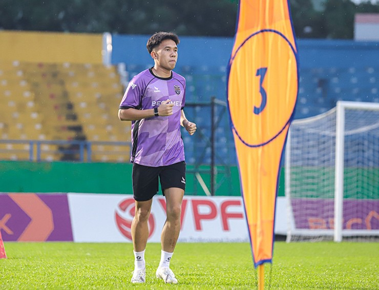 Cầu thủ Becamex TP.HCM tập luyện chuẩn bị cho trận gặp Công an TP.HCM ở vòng 4 V-League 2025/26.