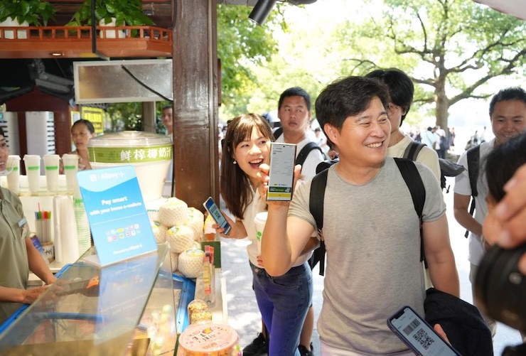 Thanh toán bằng mã QR tại Trung Quốc ngày càng dễ dàng hơn cho du khách nước ngoài. (Ảnh minh họa)