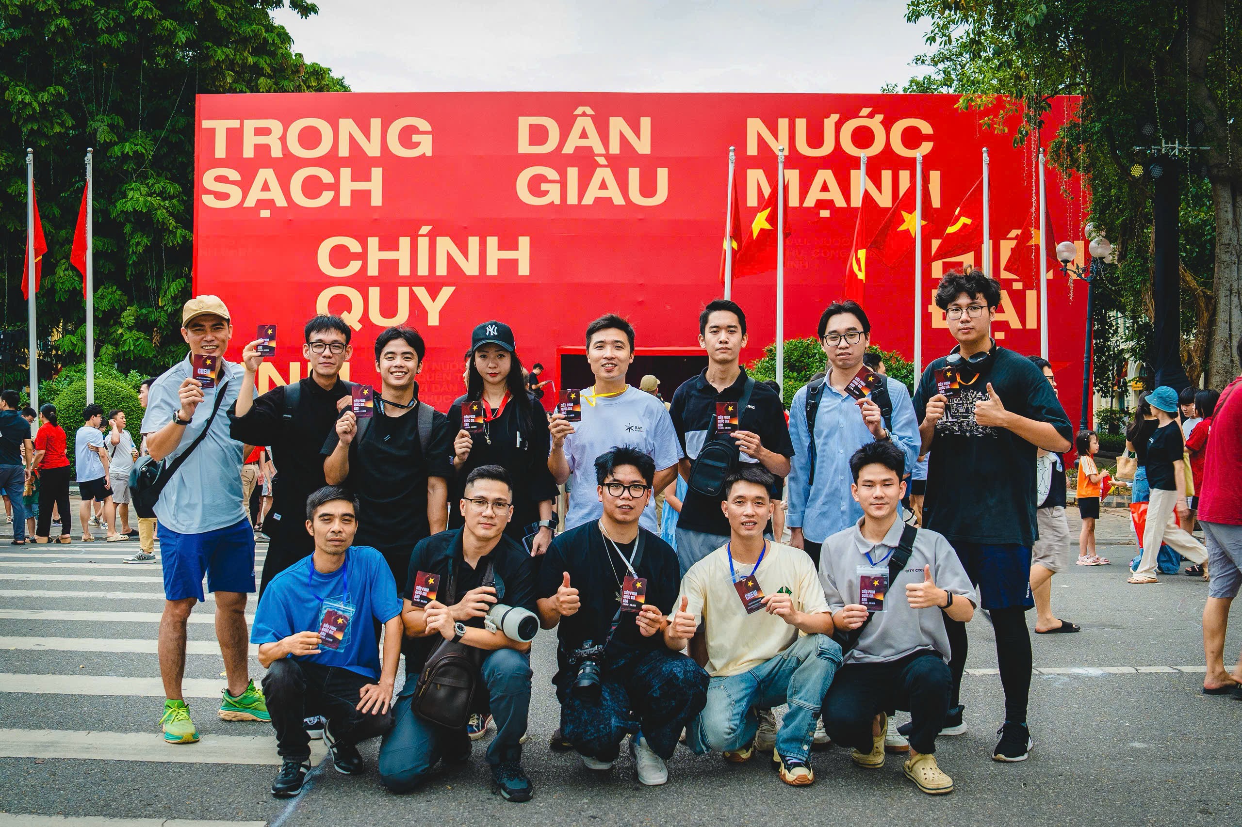 Ê kip đã đồng hành cùng nhau trong suốt gần 2 tháng để ghi lại những hình ảnh, thước phim ý nghĩa