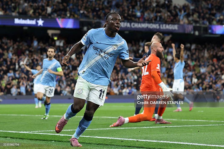 Doku tỏa sáng trước Napoli