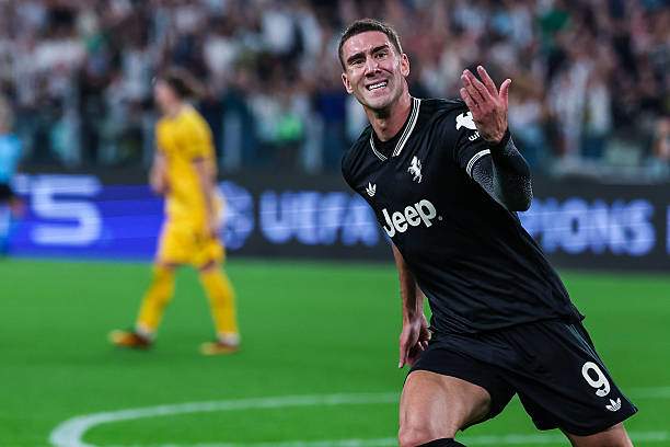 Vlahovic ghi 2 bàn & 1 kiến tạo trong chỉ hơn 30 phút trên sân để cứu Juventus khỏi thất bại trước Dortmund