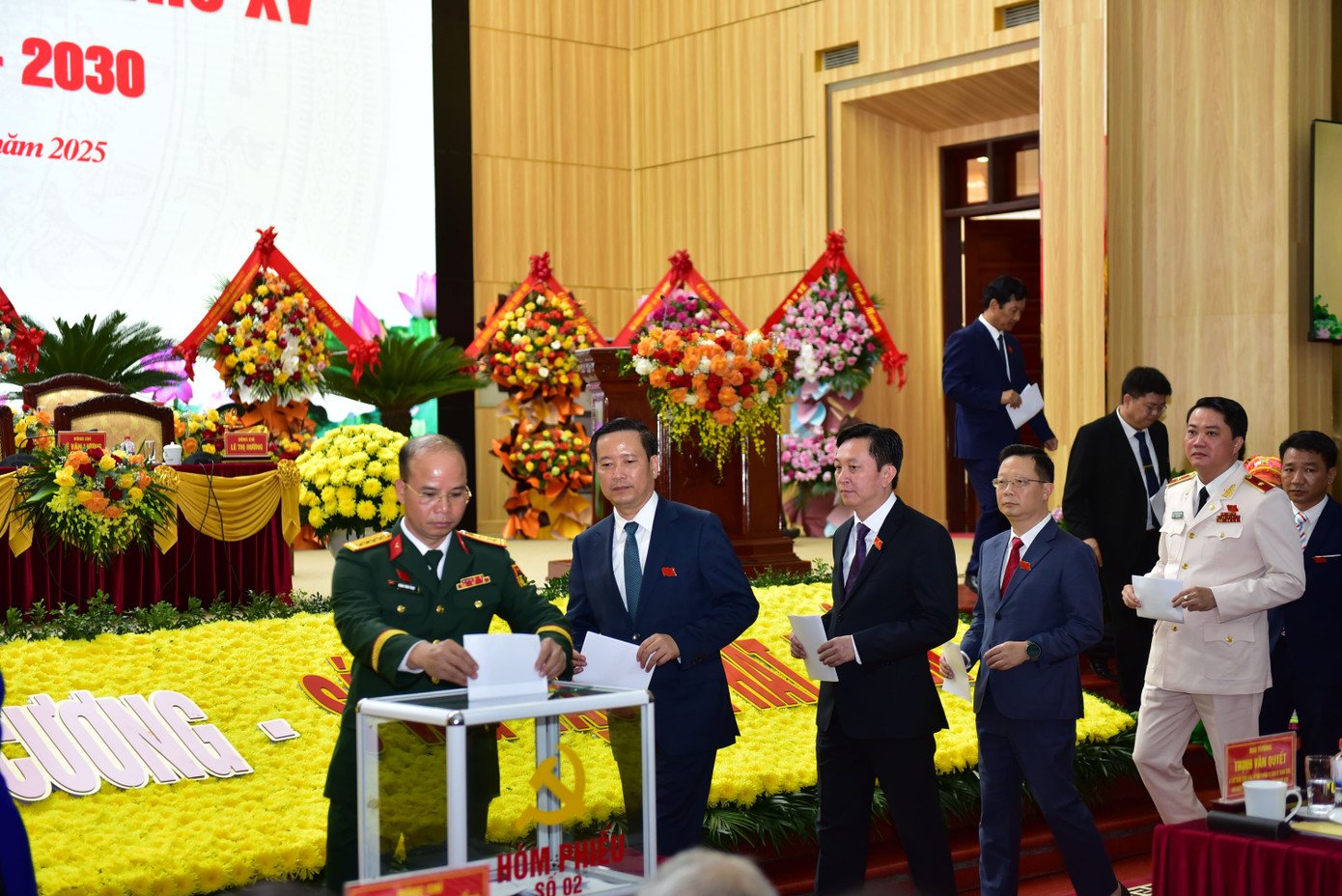 Ông Lê Minh Ngân làm Bí thư Tỉnh ủy Lai Châu - 2