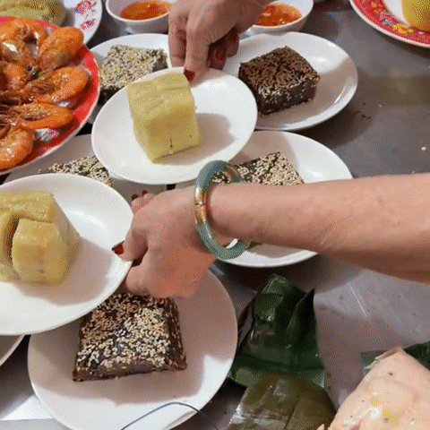 Mâm cỗ đám giỗ ở Đà Nẵng gây sốt, khách mê tít món 'di sản quốc gia' - 5