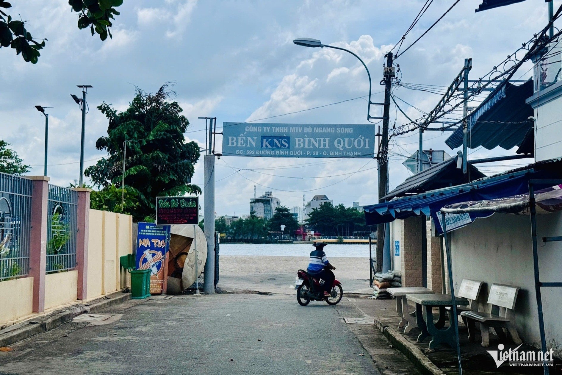 Bến phà Bình Quới dừng hoạt động từ giữa năm 2024 gây áp lực giao thông lên tuyến đường độc đạo Bình Quới. Ảnh: TK.